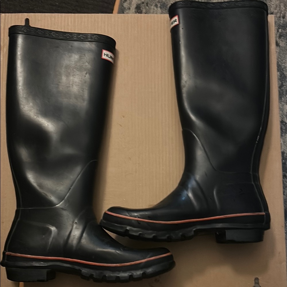 Hunter black rain boots Vibrant Red and Black Striped Pattern.  Missing buckles - Picture 2 of 5